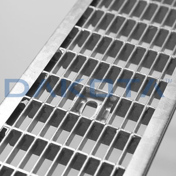 Γαλβανισμένη σχάρα B125 με  αντιολίσθηση και προστασία ποδιού