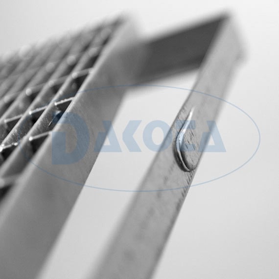 Grille Acier Carrée Anti-Talon avec Tampon